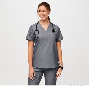 Figs Catarina one pocket scrub top. Graphite grey gray. Medium. New.